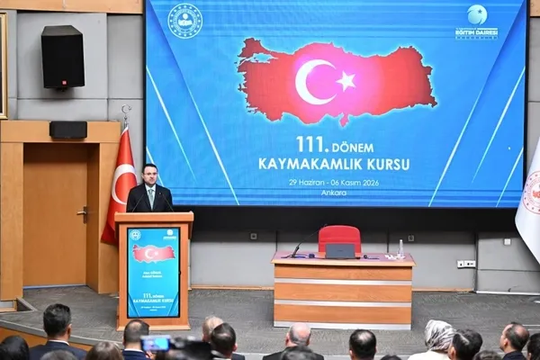 bakan-gurlekten-kaymakam-adaylarina-kritik-mesaj-o-muhurle-attiginiz-imza-sizin-degil-devletindir-1786459139668.jpg
