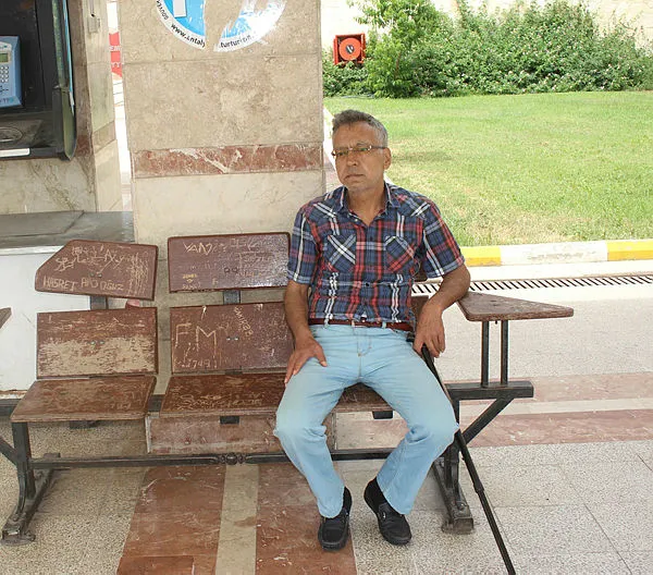 Alkol ve kumar illeti eÅinden, iÅinden ve servetinden etti