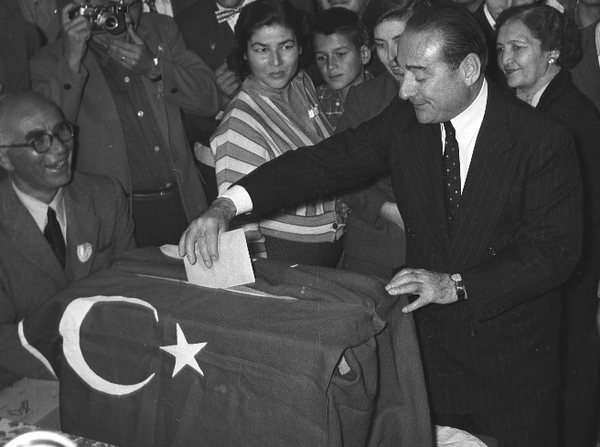 adnan-menderesin-yurek-yakan-son-mektubu-size-dargin-degilim-1663405333311.jpg