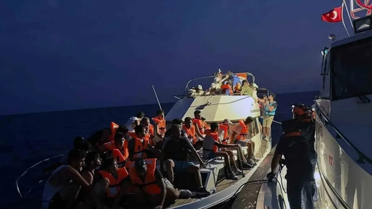 Fethiye'de 13 çocuk 51 düzensiz göçmen kurtarıldı