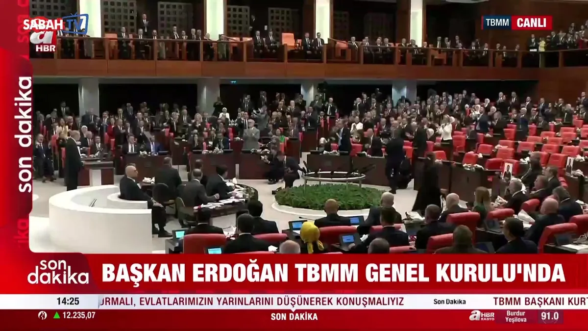 Yeni Parti’den Genel Kurul’da skandal tavır! Ayağa kalkmadılar salonu terk ettiler | Video