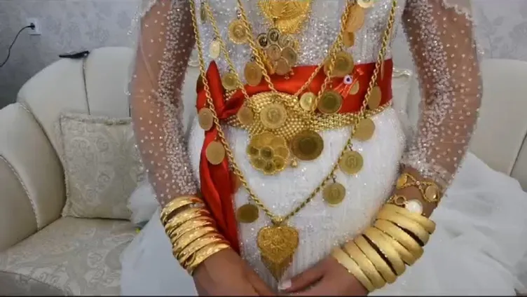 Aşiret düğününde servet saçtılar! Geline 4 kilo altın damada 10 milyon TL!