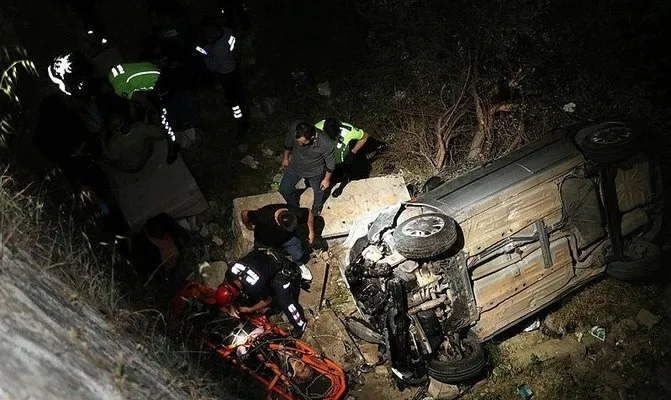Antalya’da araçla 17 metreden düşen 2 kişinin burunları bile kanamadı
