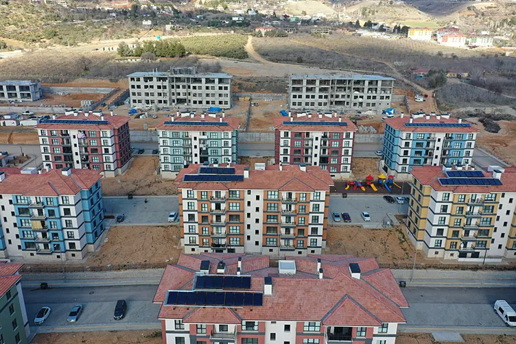 On binlerce konut teslime hazır! Asrın felaketinde devlet yaraları sarıyor