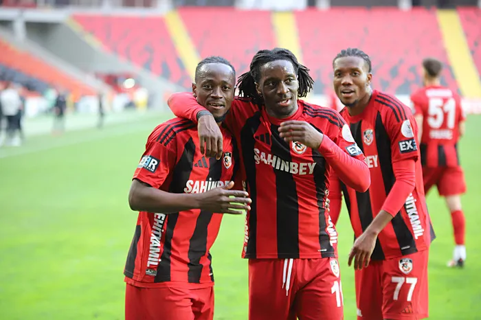 gaziantep-fk-evinde-eyupsporu-3-golle-gecti-1741020433430.jpg