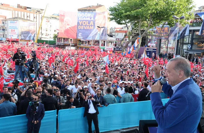 son-dakika-baskan-erdogandan-imamogluna-tepki-pazarciyla-kavga-ediyor-boyle-idarecilik-olmaz-1685117344090.jpg
