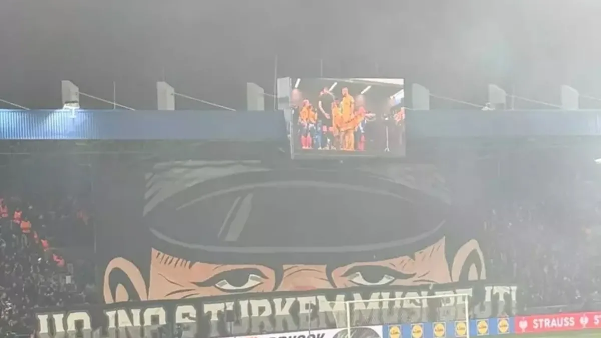 Viktoria Plzen-Fenerbahçe maçında skandal pankart! Türkleri açık açık hedef aldılar… Viktoria Plzen-Fenerbahçe maçında skandal pankart! Türkleri açık açık hedef aldılar…