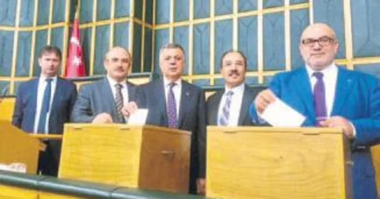 Nevzat Pakdil güven tazeledi