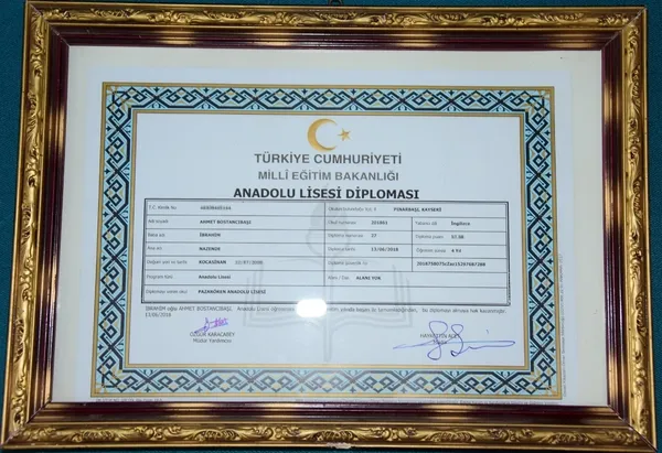 8-yil-sonra-gelen-en-aci-emanet-gozyaslariyla-alinan-en-zor-diploma-mezuniyetine-gunler-kala-hayatini-kaybetmi-1782662079447.jpg