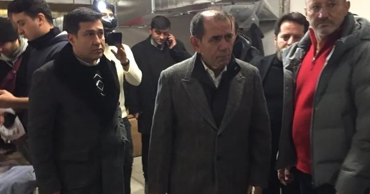 Galatasaray Başkanı Dursun Özbek, yardım malzemesi toplama merkezini ziyaret etti: