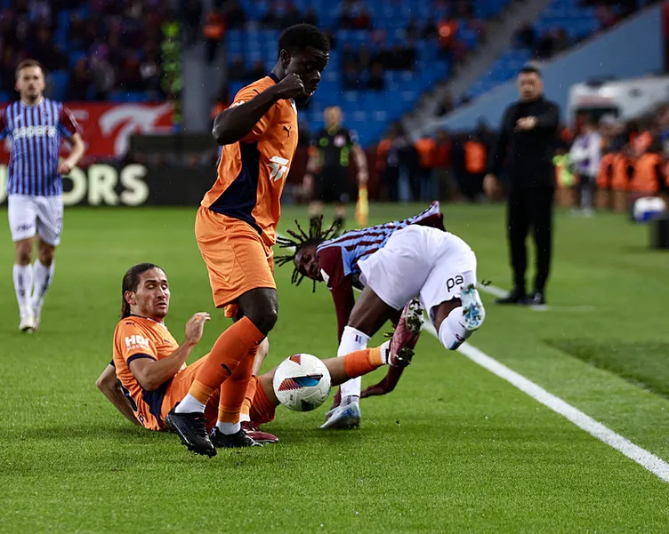 TRABZONSPOR BAŞAKŞEHİR YAZAR YORUMLARI | Yıldız isme sert sözler: Hiç sorumluluk almıyor