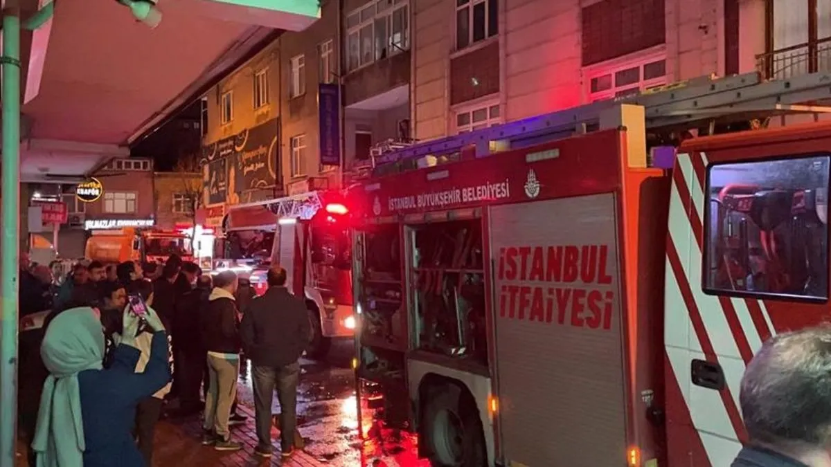 Bağcılar'da çıkan yangında patlayan tüp paniğe neden oldu