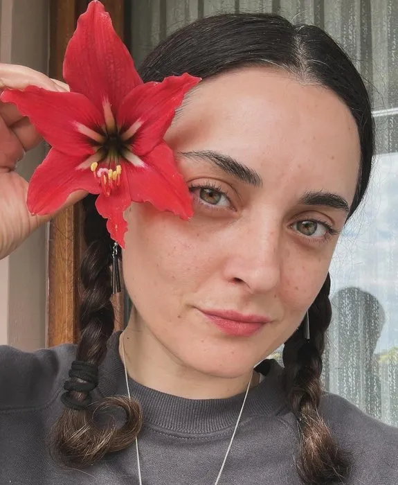 Aslıhan Gürbüz için hasat zamanı! Ünlü oyuncunun ’Ayvalık’ halleri mest etti