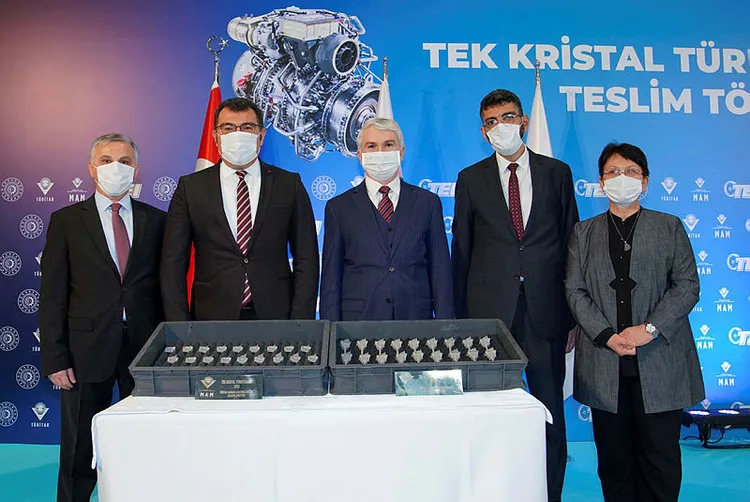 havacilik-motorlari-teknolojisinde-bir-ilkturkiyenin-ilk-milli-helikopter-motorunda-kullanilacak-sogutmali-ve-sogutmasiz-turbin-kanatciklari-uretimi-t-1613907594513.jpg