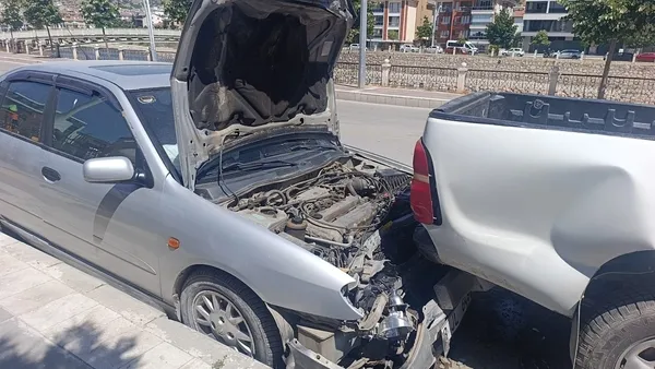 amasyada-gozune-sinek-kacan-surucu-iki-araca-carpti-1782911549805.jpg
