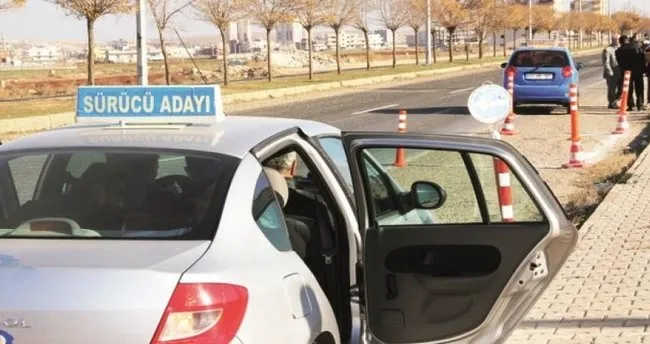 Ehliyet Sinavi Ertelendi Mi Surucu Kurslari Kapanacak Mi Son Dakika Haberler