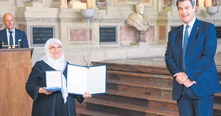 Olağanüstü hizmet, Liyakat Nişanı getirdi