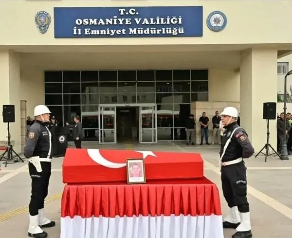 osmaniyede-kalp-krizi-sonucu-sehit-olan-polis-istanbulda-son-yolculuguna-ugurlandi-1762960892538.jpg