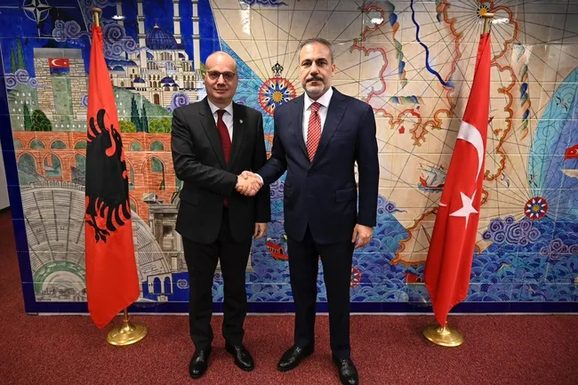 bakan-fidan-arnavutluk-ve-estonya-disisleri-bakanlariyla-gorustu-1701182239130.jpg Bakan Fidan, Arnavutluk ve Estonya dışişleri bakanlarıyla görüştü