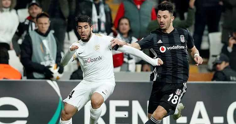 Beşiktaş taraftarları Tolgay Arslan’ı yuhaladı