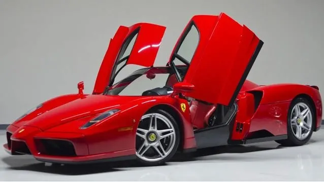 Ferrari Enzo alıcısını bekliyor