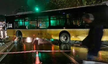 Üsküdar’da kontrolden çıkan İETT otobüsü direğe çarptı