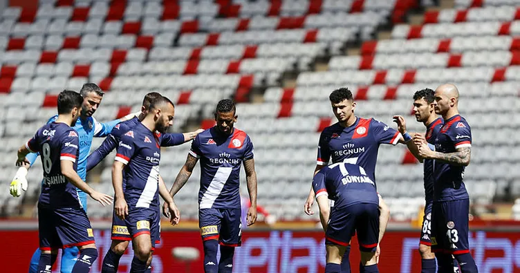 Ersun Yanal doludizgin! Antalyaspor evinde yenilmiyor...