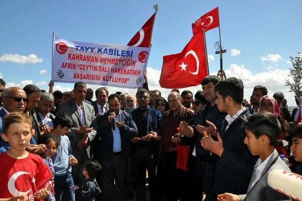 Tayy Aşireti TSK'nın Zeytin Dalı Harekatı'ndaki başarısını davul zurnayla kutladı
