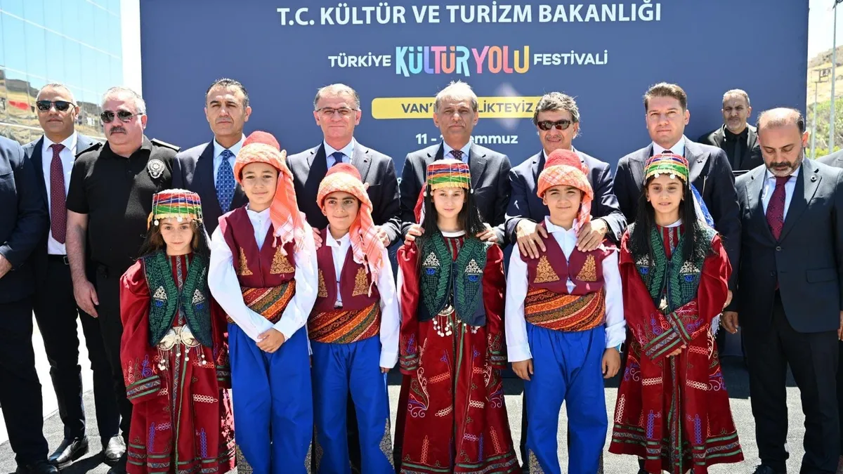 Van'da Türkiye Kültür Yolu Festivali'nin açılışından bir görünüm.