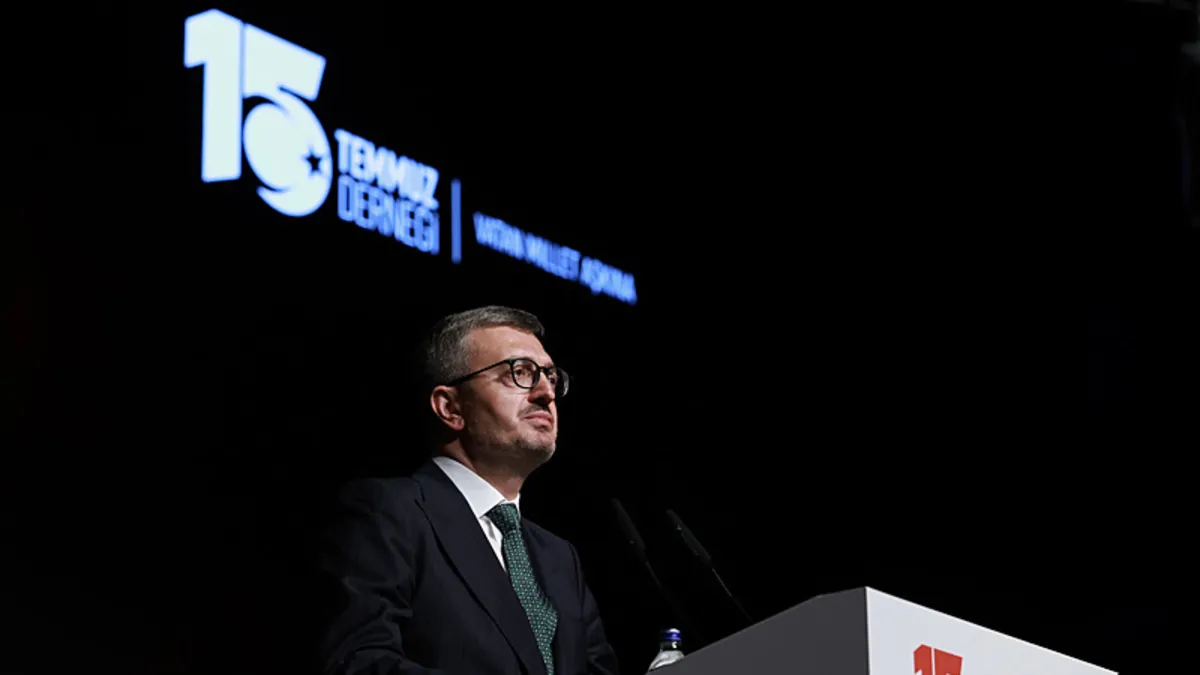 İletişim Başkanı Burhanettin Duran: 15 Temmuz milletimizin istikbaline yön veren bir gece oldu İletişim Başkanı Burhanettin Duran: 15 Temmuz milletimizin istikbaline yön veren bir gece oldu
