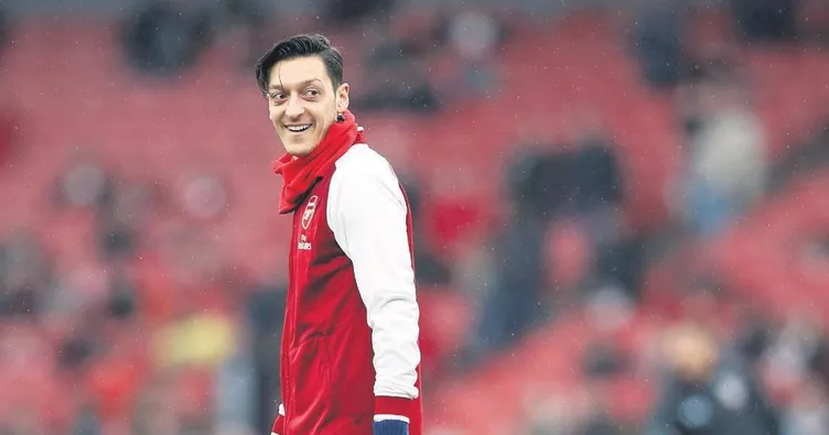 Irkçı Almanların hedefi yine Mesut Özil