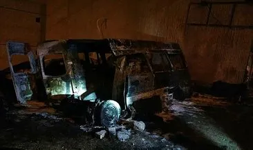 Hurda minibüs bir anda alev aldı