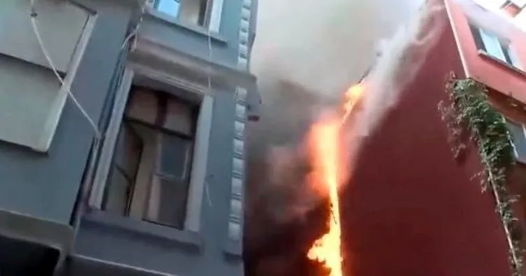 İstanbul’da otelin çatısında çıkan yangın korkuttu
