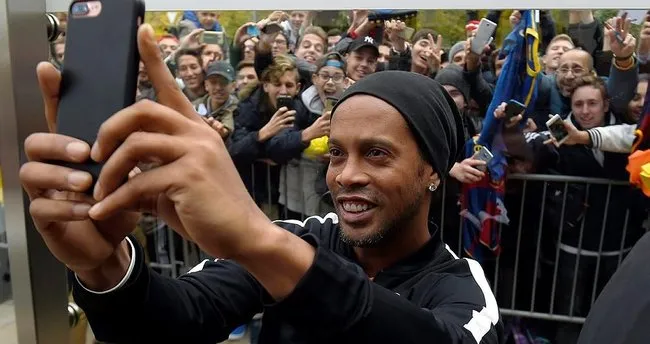 Ronaldinho futbolu bırakıyor mu?