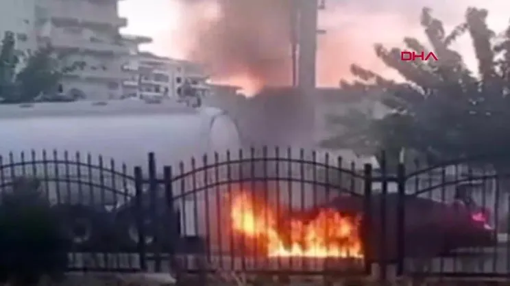 Diyarbakır'da tankere arkadan çarpan otomobilin patlama anı kamerada
