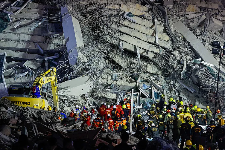 Myanmar deprem felaketinde ölü sayısı yükseliyor! Binalarda büyük hasar: Binlerce kişi yerinden olacak!