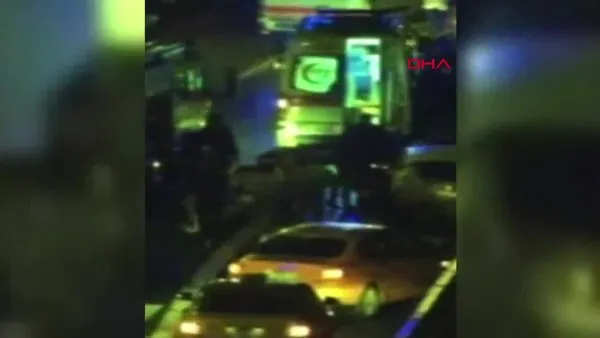 İstanbul TEM'de arıza yapan otomobile taksi çarptı: biri ağır, 2 yaralı