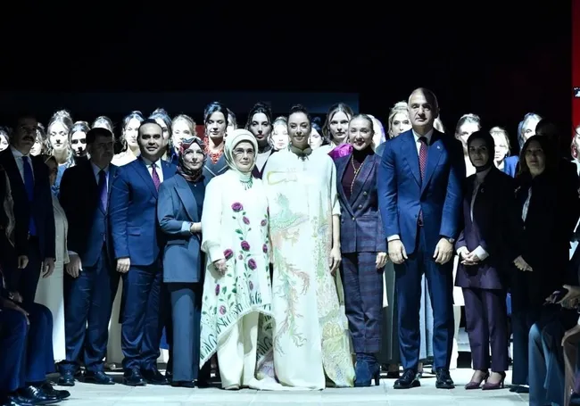 emine-erdogan-anadoludakiler-sergisinin-acilisinda-konustu-1763564262121.jpg Emine Erdoğan, 'Anadoludakiler Sergisi'nin açılışında konuştu