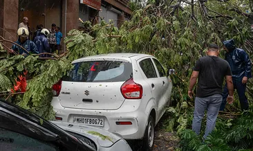 Hindistan’da muson yağmurları felakete yol açtı: Çok katlı bina yerle bir oldu! 6 ölü