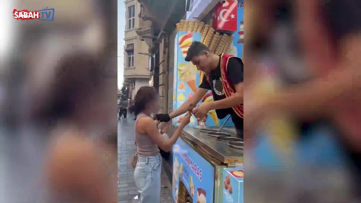Beyoğlu'nda skandal olay: Dondurmacı, külah oyunuyla kadını taciz etti! O anlar kamerada | Video