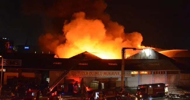 Tuzla’da yat fabrikasında yangın çıktı! Alevler karton, kağıt ve kimya fabrikasına sıçradı