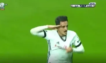 Gol attı, asker selamı verdi!