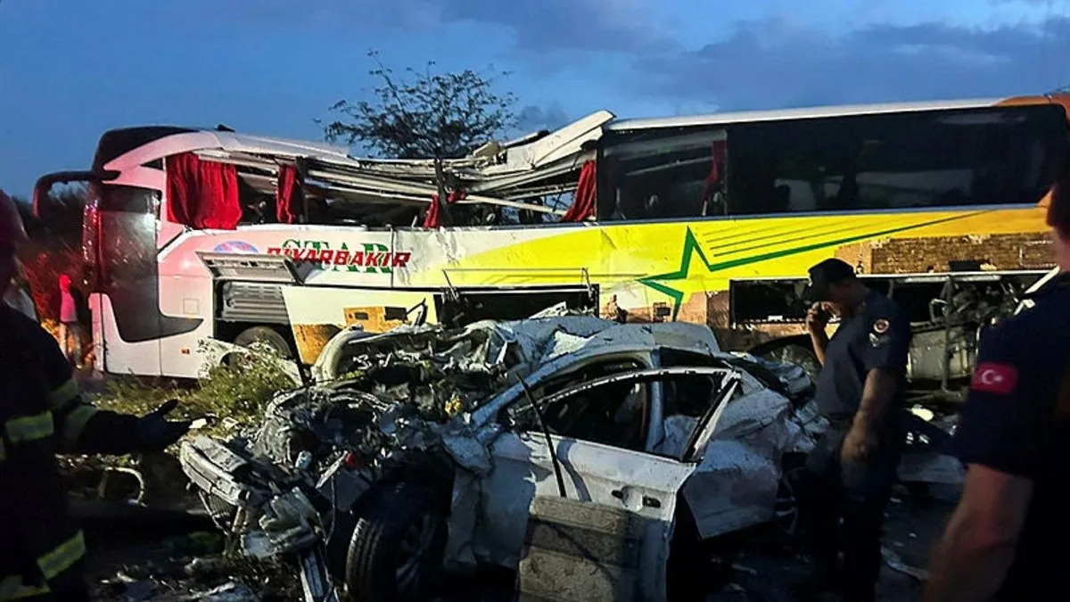 TAG Otoyolu'nda katliam gibi kaza 10 kişi hayatını kaybetti