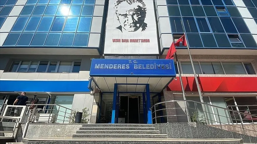 İzmir’de CHP’li belediyeler satmaya doyamadı: Menderes de satıyor