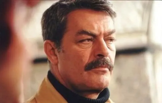 &#220;nl&#252;ler hangi takımı tutuyor?