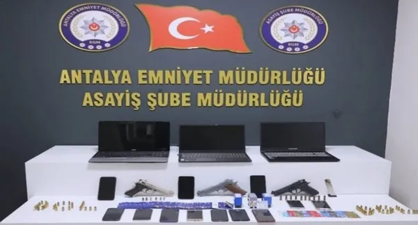 antalya-merkezli-dolandiricilik-operasyonunda-8-zanli-tutuklandi-1703057455276.jpg