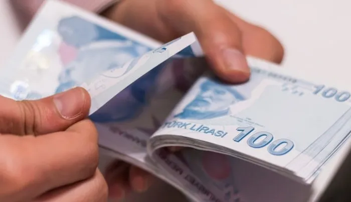 son-dakika-ek-zamli-yeni-maas-tablolari-fark-2518-tlyi-buldu-enflasyon-farki-ve-temmuz-ile-emekli-ve-memur-maa-1655194471589.jpg