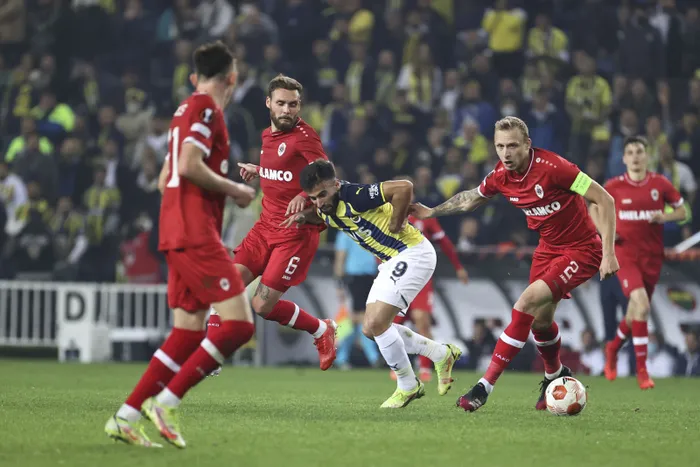 son-dakika-fenerbahce-haberleri-belcika-basini-fenerbahce-antwerp-macini-boyle-gordu-samatta-turklere-1634901244167.jpg