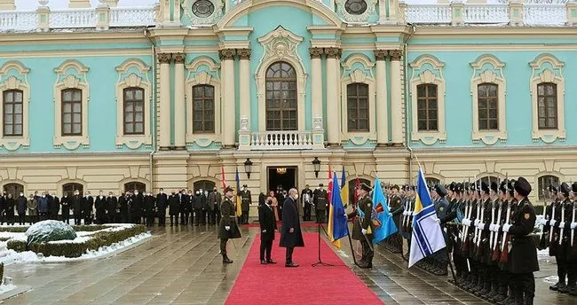 Marinskiy Sarayı’nda resmi törenle karşılandı