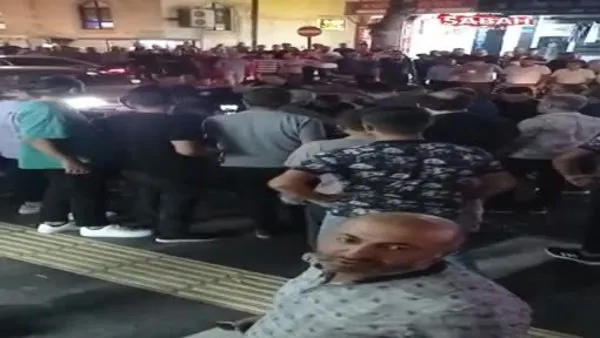 Kavgayı ayırmaya çalışan iki polis memuru yaralandı | Video